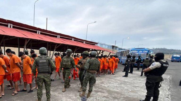 Más de 400 presos fueron trasladados en Manabí bajo resguardo del Ejército