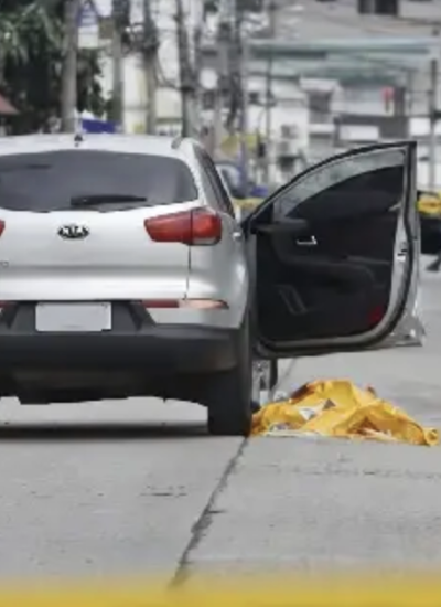 Las víctimas fueron atacadas a tiros mientras permanecían dentro del vehículo en el que se movilizaban.