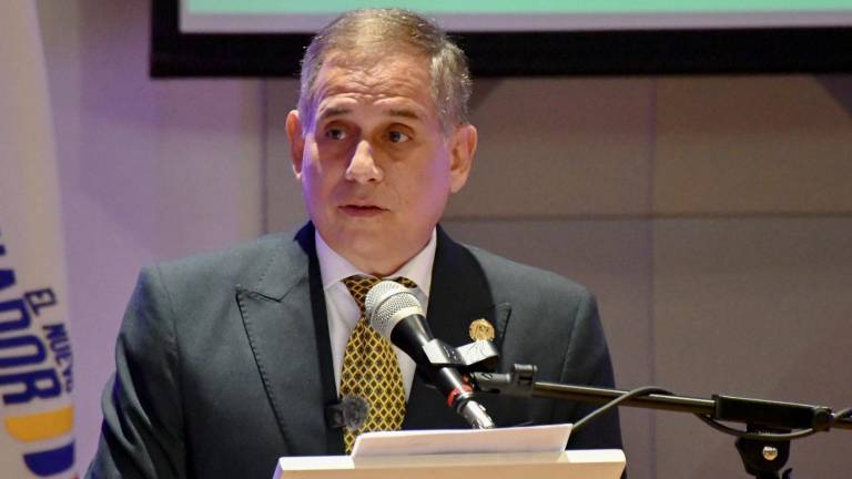 Ministro de Energía no descarta apagones y suma cortes en industrias de mediano voltaje