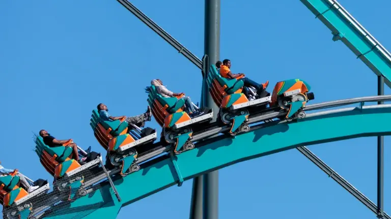 Tragedia en Six Flags Over Georgia: un hombre murió tras caer de la montaña rusa 'Goliath'