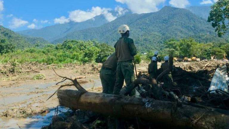 Continúa la búsqueda de los seis desaparecidos tras aluvión y desbordamiento de un río