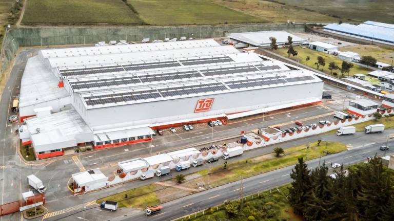 Cadena de supermercados inauguró planta fotovoltaica