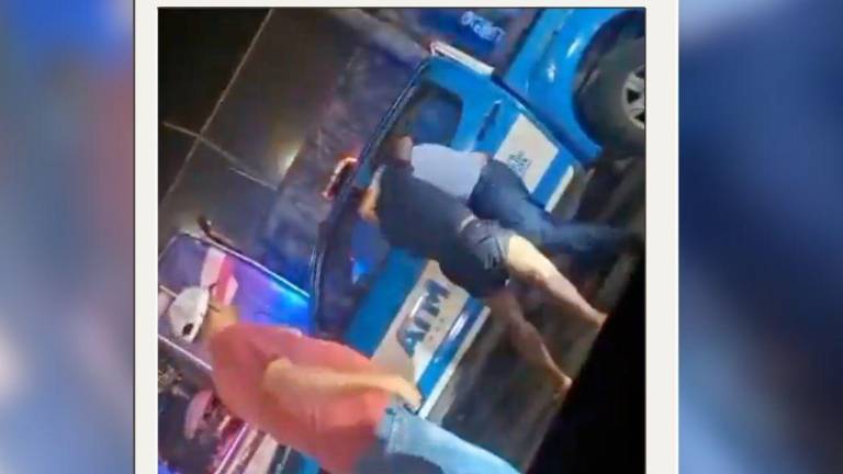 VIDEO | Detienen a chofer tras enfrentamiento campal con agente de la ATM en Guayaquil