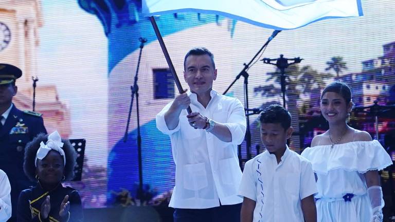 El presidente Daniel Noboa participó de la la sesión solemne de condecoraciones por los 491 años de fundación de Guayaquil.