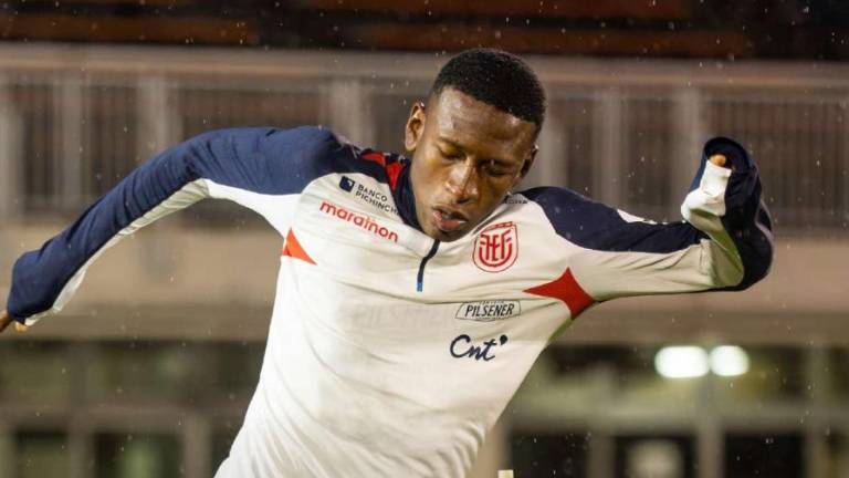 Pervis Estupiñán termina la gira asiática con un esguince de rodilla