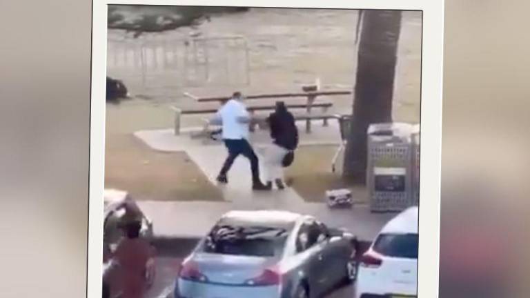 ¿Quién es Ahmed al Ahmed? Esto se conoce sobre el frutero que desarmó a un terrorista en Bondi Beach