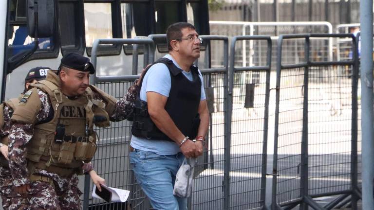 Santiago Díaz, procesado por violación, rinde versión en la Fiscalía por el caso Caja Chica