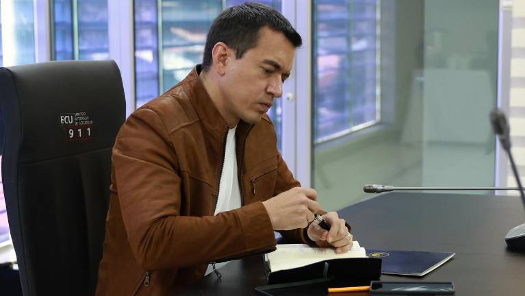 Daniel Noboa anuncia que bajará cuatro centavos el precio de las gasolinas Ecopaís, Extra y Diésel
