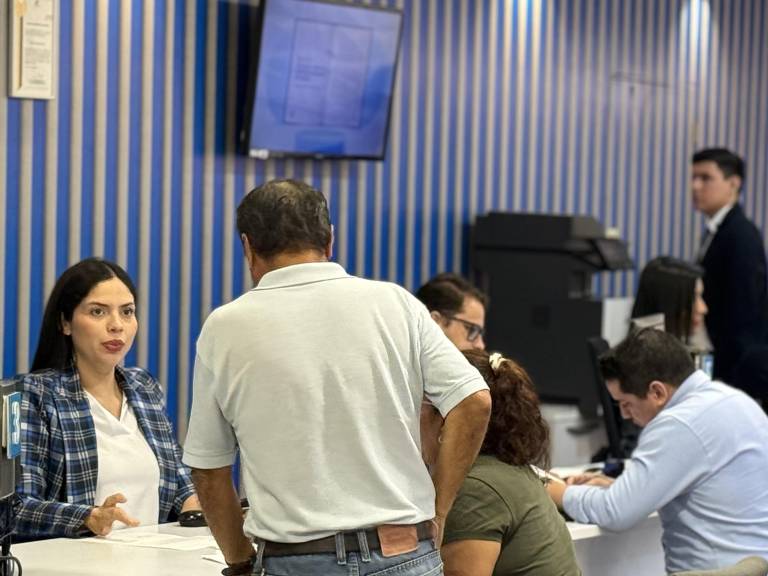 $!Clientes del Banco del Pacífico.