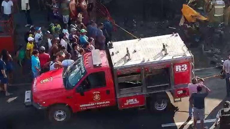 Guayas: Choque de tres vehículos en Yaguachi deja al menos cinco fallecidos