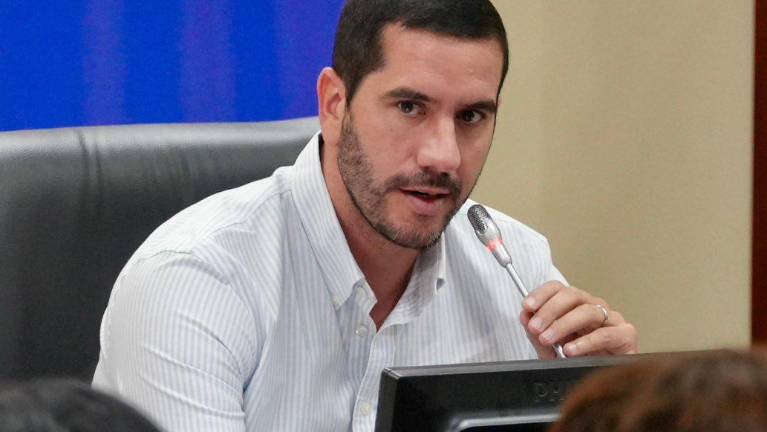 Fotografía que muestra al ministro de Infraestructura y Transporte, Roberto Luque, quien preside el COE Nacional.