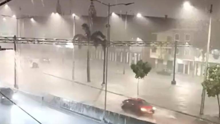 Tormenta eléctrica en Guayaquil, Samborondón y Daule deja sectores anegados y cortes de energía