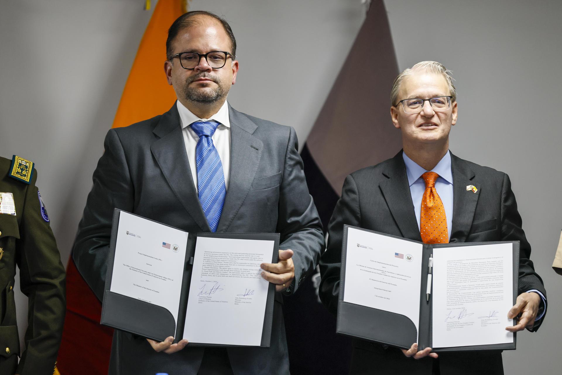 Ecuador firma un acuerdo con EE.UU. para evitar infiltración del crimen organizado en la Policía