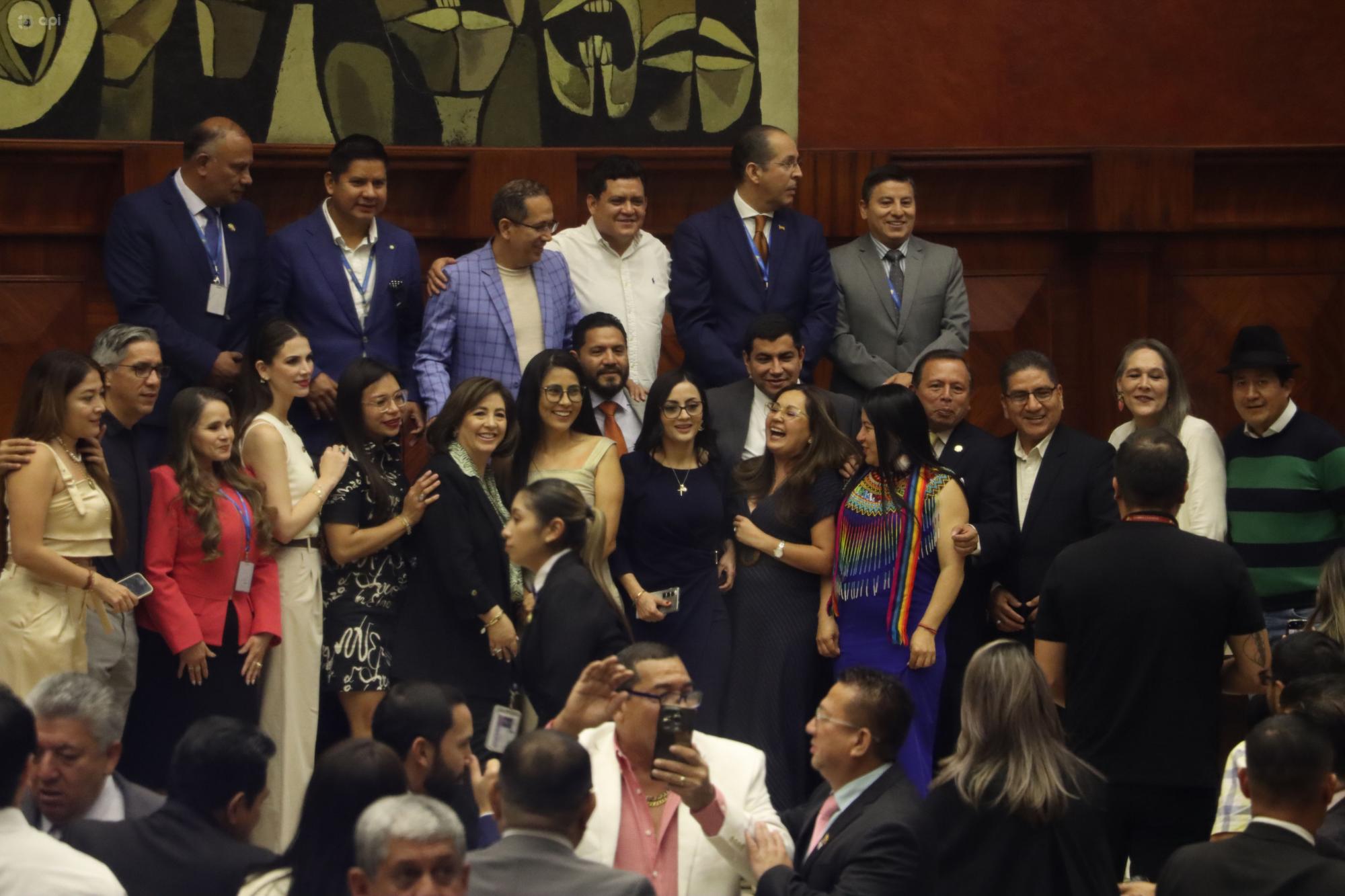 Lágrimas y fotos de la Asamblea transitoria