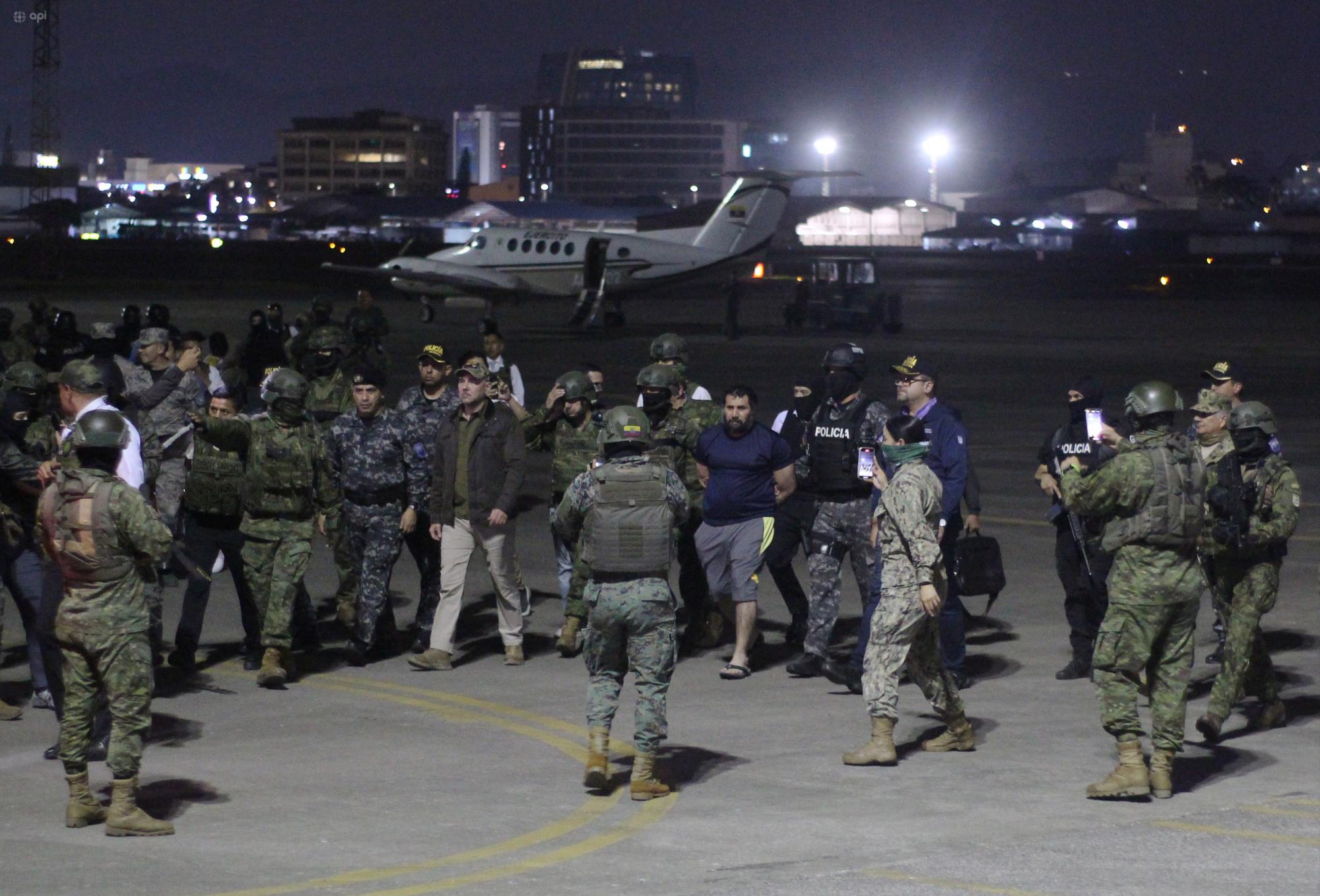 Alias ‘Fito’ llegó a Guayaquil en avión bajo fuerte resguardo militar