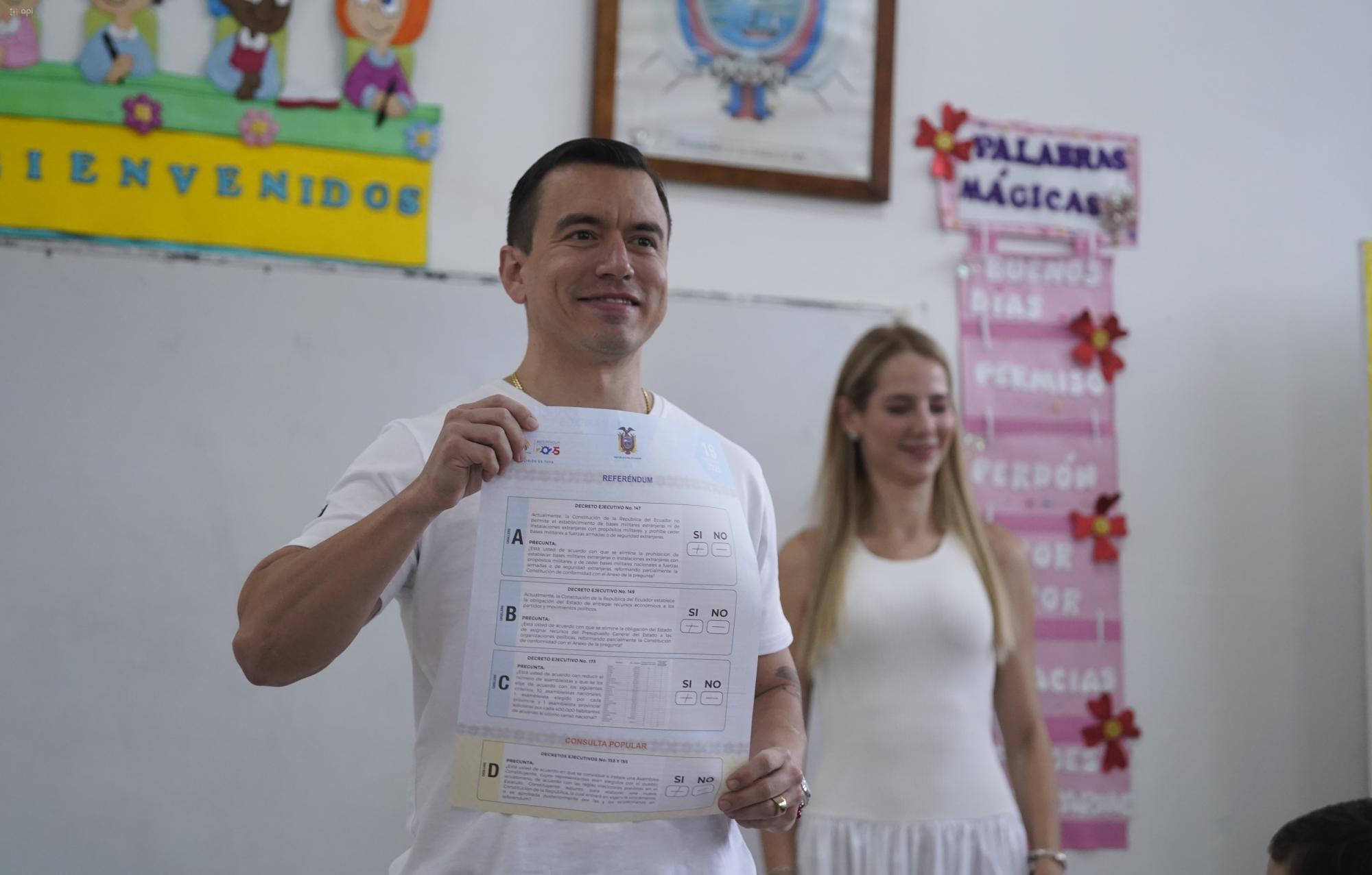 El mandatario Daniel Noboa ejerce su derecho al voto