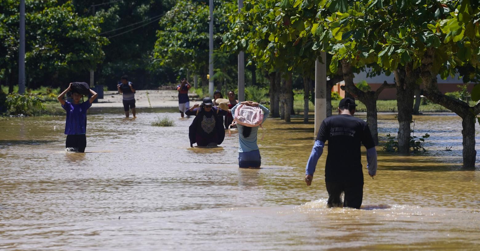 Alerta por lluvias intensas en Ecuador hasta el 28 de octubre: Guayas y El Oro, entre zonas de mayor riesgo