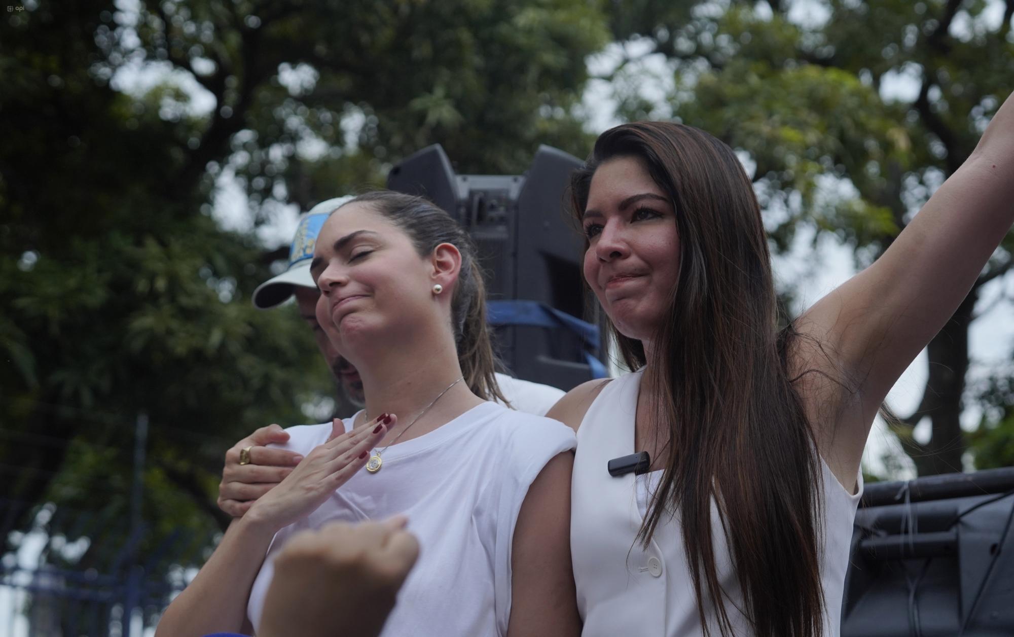 Fiorella Ycaza y Tatiana Coronel encabezan movilización