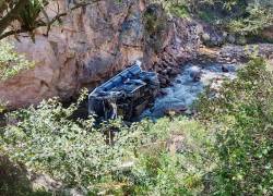 Cuatro fallecidos y 14 heridos por tráfico accidente en la vía Cuenca-Loja.