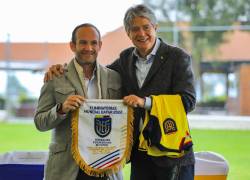 El presidente ecuatoriano, Guillermo Lasso, visitó este lunes a los integrantes de la selección nacional de fútbol.
