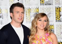 Los actores Chris Evans y Scarlett Johansson durante el Comic-Con International 2013 realizado en San Diego, California. (Ethan Miller/Getty Images/AFP)