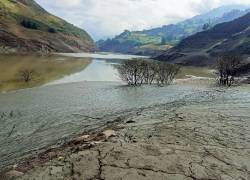 El agua del embalse de Mazar debajo del nivel minimo. Foto: API