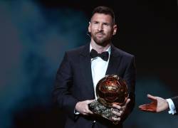 El astro argentino Lionel Messi gana el Balón de Oro 2023 durante la ceremonia del Balón de Oro 2023 en el Teatro du Chatelet de París, Francia, el 30 de octubre de 2023.