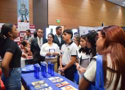Alumnos y docentes participan de ferial educativa EduComunidad.