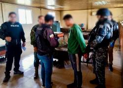 Fotografía que muestra el momento en el que el militar es detenido.