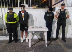 J.F.M.P de 14 años de edad (responsable de realizar el disparado) y A.D.K.Q de 15 años de edad, (encargado de llevar el arma).