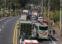 Paralización del transporte pesado luego de la eliminación del subsidio al diésel en el sector de Aloag, en la E35.
