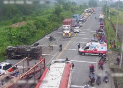Los equipos de rescate realizaron labores de extracción para liberar a las víctimas.