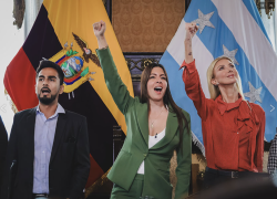 Tatiana Coronel en el centro, junto a los ediles del Municipio de Guayaquil.