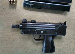 Hombre portaba subametralladora en complejo judicial; Fiscalía advierte intimidación en audiencia contra 'Choneros'