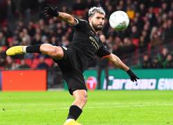 Sergio Agüero en medio de un partido con la camisa del Manchester City