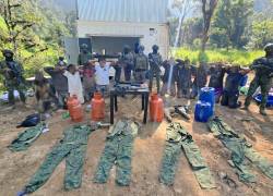 Presuntos integrantes de Los Lobos hallados en mina ilegal de Santo Domingo.