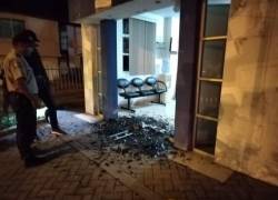 Atacan una unidad de policía en Santo Domingo: delincuentes dispararon y causaron daños