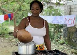 Playa de Oro es una comunidad en Esmeraldas. Treinta mujeres crearon un emprendimiento de miel de cacao orgánico.