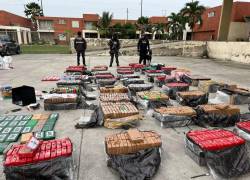 Golpe al narcotráfico: Ecuador detiene un sumergible e incauta 1,5 toneladas de droga