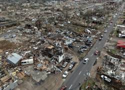 Cinco estados de Estados Unidos han sido atravesados por una de las peores series de tornados de la historia del país, lamentó el presidente Joe Biden.
