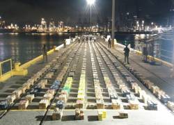Fotografía que muestra miles de paquetes de cocaína, incautados por el Servicio Nacional Aeronaval (Senan) de Panamá.