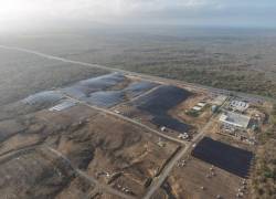 Foto panorámica de la planta de energía solar Río de Oro Energy.