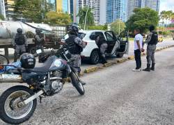 Fotografía en la que Salcedo aparece detenido por la Fuerza Pública en Panamá.