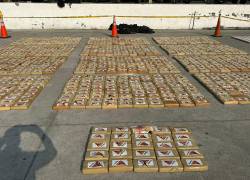 1.460 bloques rectangulares de cocaína fueron incautados en altamar.