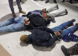 Fotografía compartida por la Policía Nacional de sujetos aprehendidos tras la incursión armada a las instalaciones de TC Televisión.