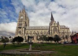 Imagen de la Catedral de Quito, punto turístico de la capital, además de ser uno de los lugares de regocijo religioso muy visitados en la Semana Santa Ecuatoriana.