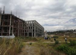 El contralor general del Estado, Carlos Riofrío, hizo un recorrido técnico, este martes 31 de agosto, en las instalaciones de la Ciudad del Conocimiento Yachay.