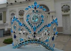 La corona de la nueva Reina de Guayaquil fue diseñada por Jonathan Tello y está inspirada en el antiguo arte de la orfebrería ecuatoriana.