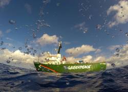 El Arctic Sunrise, uno de los barcos de la organización ecologista Greenpeace, que llegó por primera vez a Ecuador para una misión científica en las Islas Galápagos.