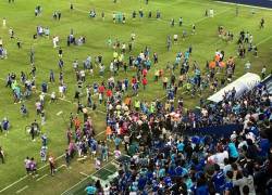 Incidentes en el Capwell: hinchas de Emelec ingresan a la cancha tras derrota de su equipo